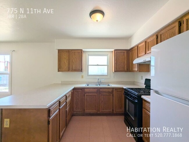 Building Photo - 775 N 11th Ave