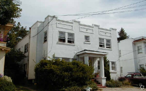 Building Photo - 466 44th St