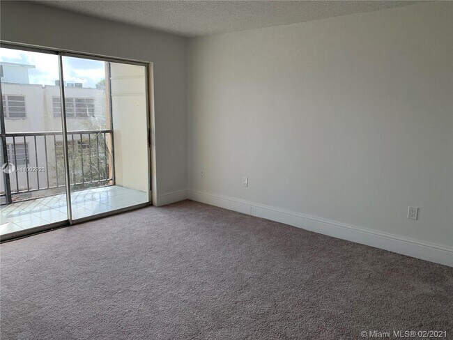 Foto del edificio - 1250 NE 125th St