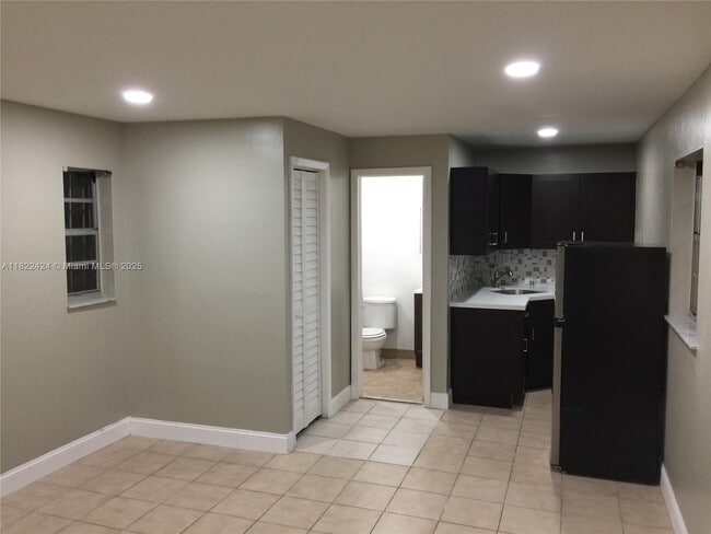 Foto del edificio - 4440 SW 1st St