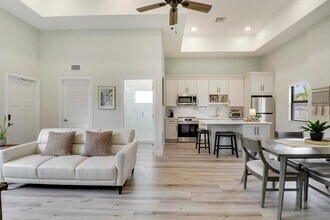 Building Photo - 10735 Lantana Rd