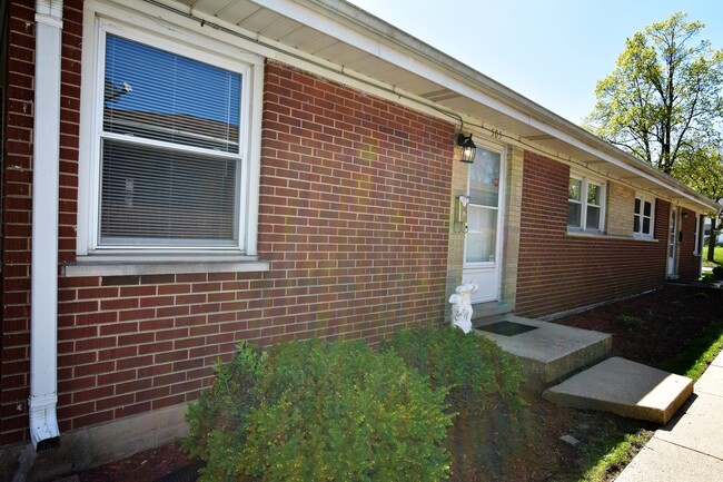 Building Photo - 505 N Princeton Ave