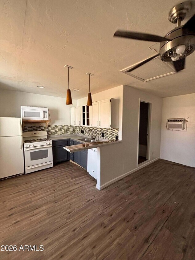 Foto del edificio - 909 N Kadota Ave