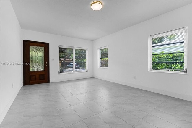 Building Photo - 1107 El Rado St