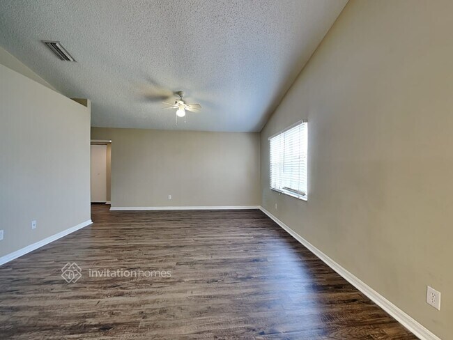Building Photo - 10145 Cedar Dune Dr