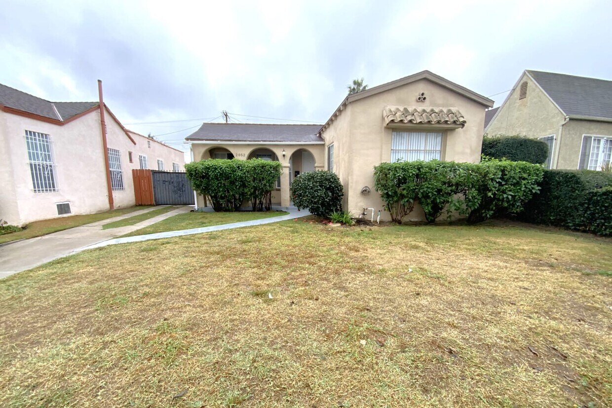 Foto principal - 2052 W 69th St