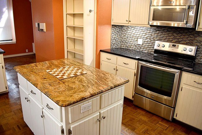 Building Photo - 640 Oakland Hills Ln