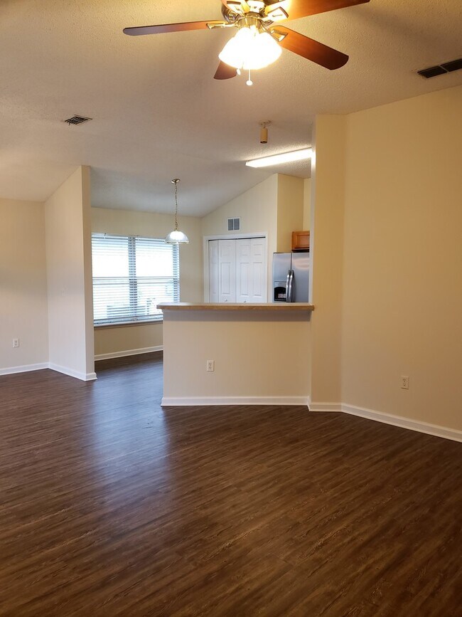 Building Photo - $1795 - 3/2/2 - Silver Creek - Lake Asbury