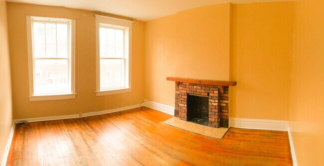 Building Photo - 2BR/1BA Home - Central AC! Conveniently Lo...