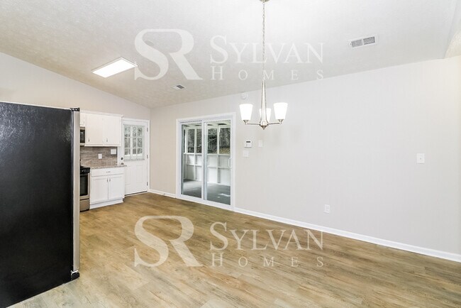 Foto del edificio - Enjoy the good life in this 3 BR, 2 BA ran...