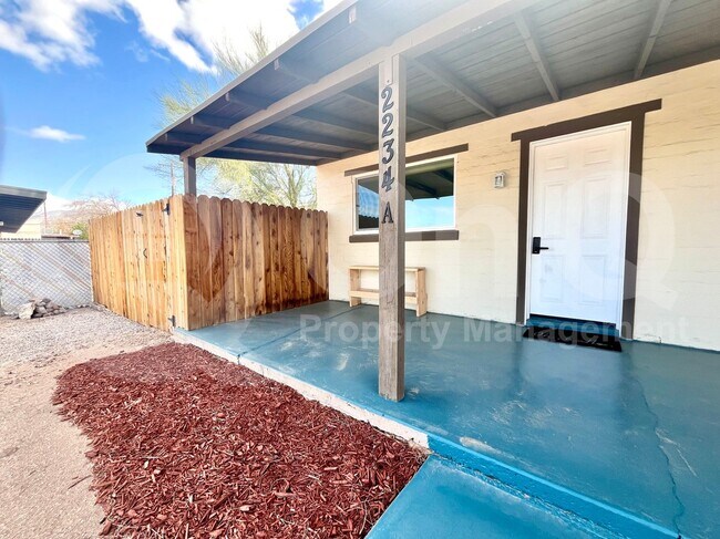 Foto del edificio - 2234 N Catalina Ave