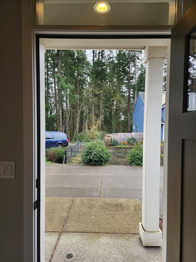 Building Photo - Newer Three Bedroom Home in Serene Setting