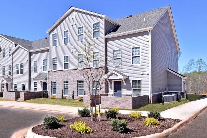 The Reserve at Burton Creek (Student Housing) Apartments in Lynchburg
