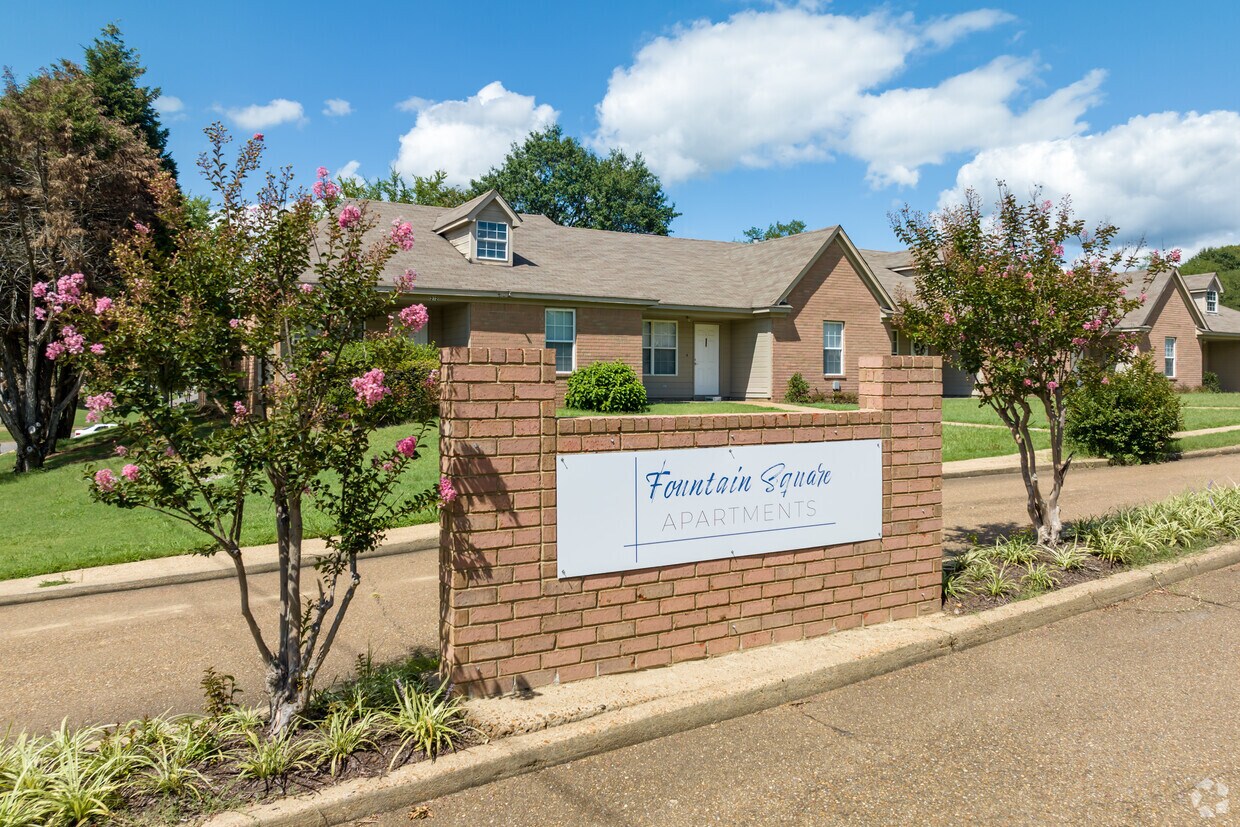 Fountain Square Townhomes Apartments in Hernando, MS