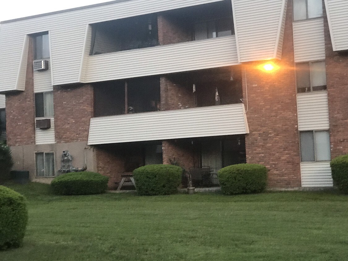 Foto principal - 565 Talcottville Rd