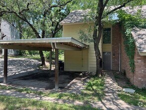 Building Photo - 1616 Elmhurst Dr