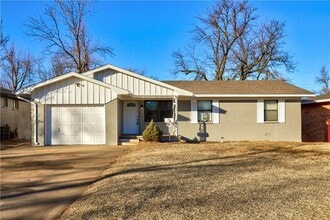 Building Photo - 3035 SE 20th St