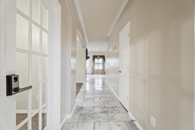 Foto del edificio - "Charming 4-Bed Home with Elegant Granite Touches & 2.5 Baths!"