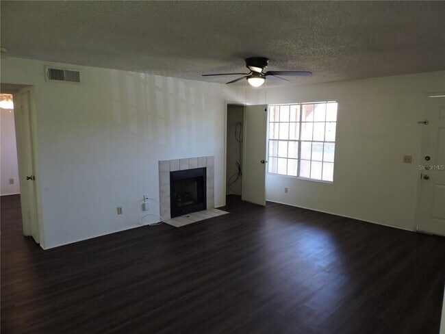 Foto del edificio - 415 Lakepointe Dr