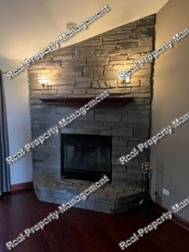 Foto del edificio - Spacious 4 bedroom home in Weston Ridge