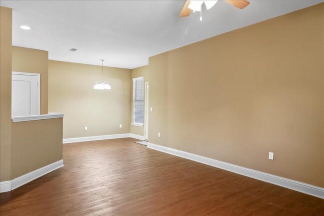 Building Photo - 43215 Creek Cir
