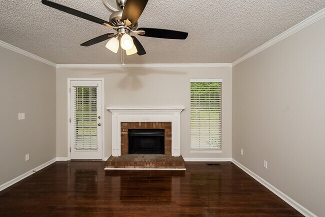 Building Photo - Charming 4 BR 2BA home