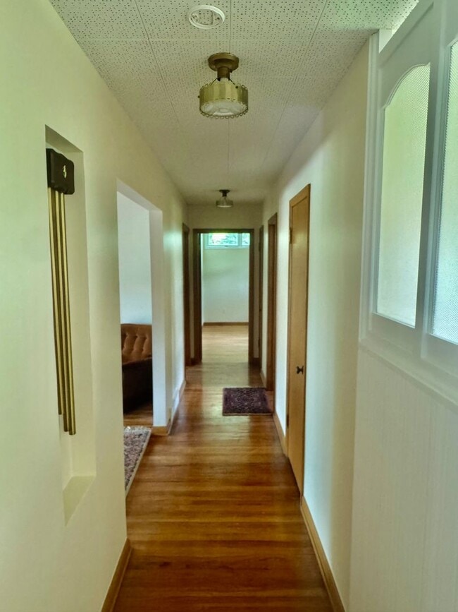 Building Photo - Mid-Mod Wheat Ridge Gem!