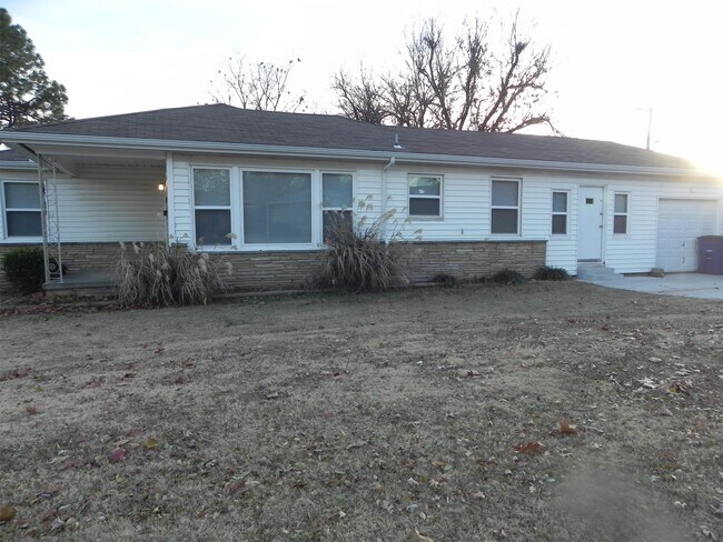 Building Photo - 3506 S Jamestown Ave