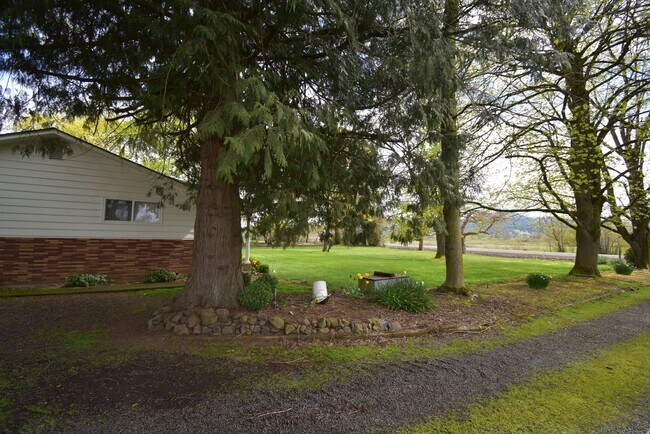 Foto del edificio - 34885 Lake Creek Dr