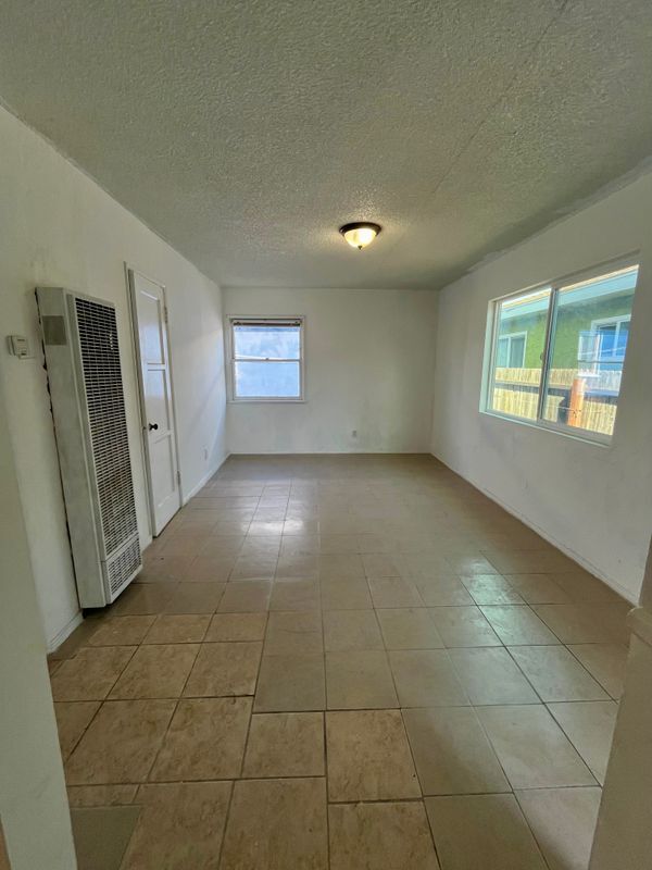 Foto del edificio - 4223 W Broadway