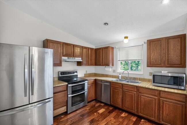 Foto del edificio - Bright and spacious 4Bd/2.5Bth haven located in a peaceful cul-de-sac!