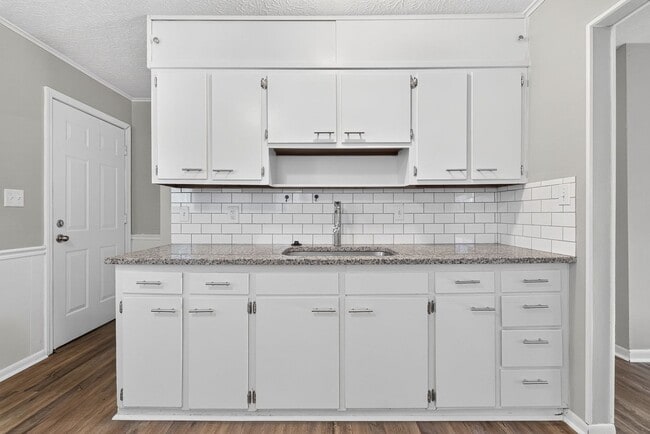 Building Photo - 2956 Valleyview Dr