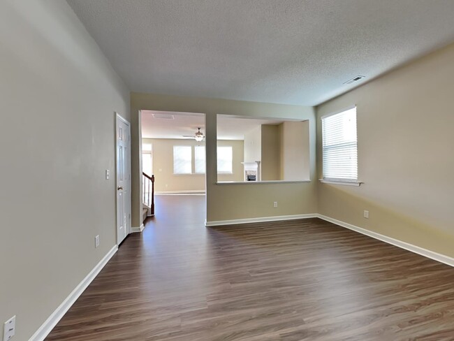 Building Photo - 314 Rondelay Dr