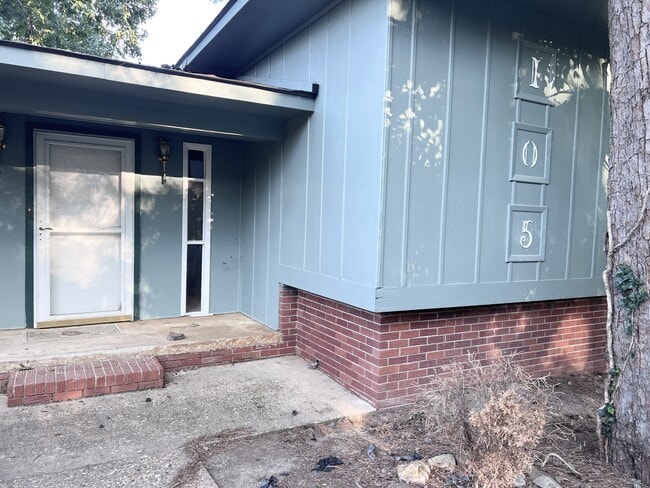 Building Photo - 105 Thistledown Trail