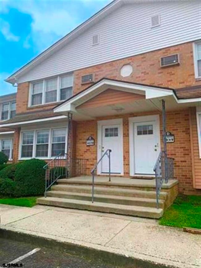 Building Photo - 705 N Dudley Ave