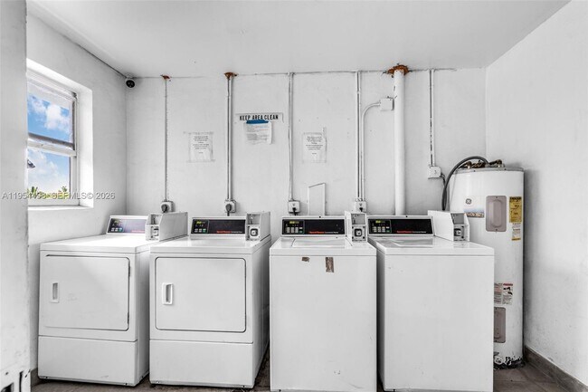 Foto del edificio - 300 NE 1st Ct