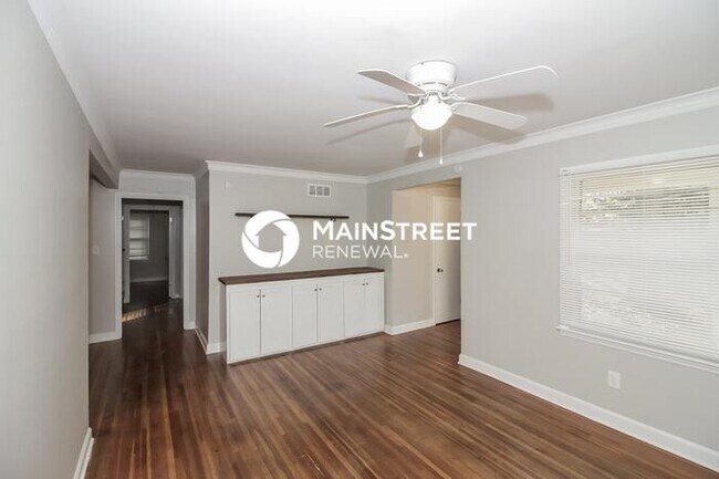 Building Photo - 4 Bedroom Pet-Friendly Home in Memphis, TN with Main Street Renewal