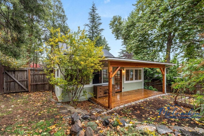 Foto del edificio - 698 Ashland St