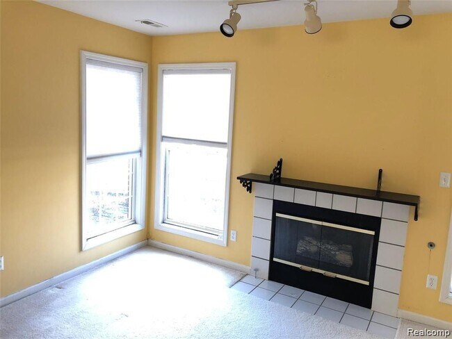 Foto del edificio - 28419 Carlton Way Dr