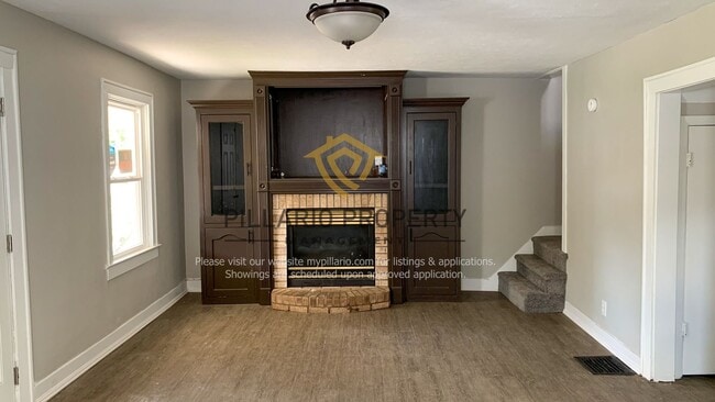 Building Photo - Beautiful Home Near Downtown!