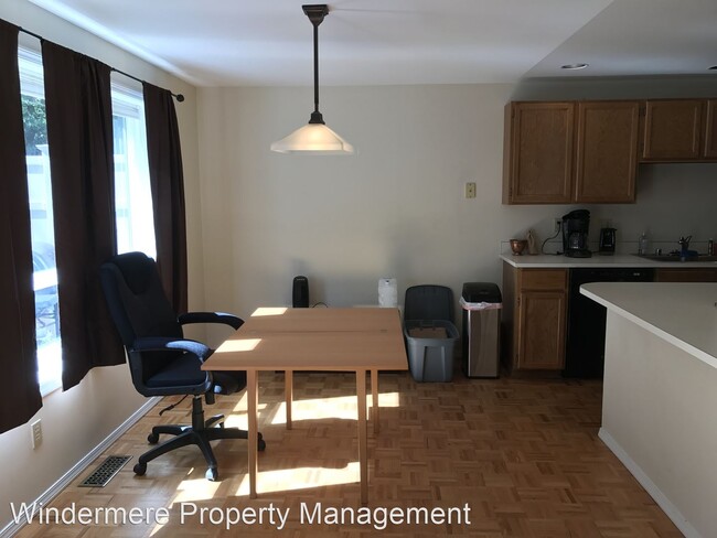 Building Photo - 3 br, 2.5 bath House - 2112 Birch Circle