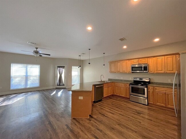 Foto del edificio - 505 Arbor Lake Dr