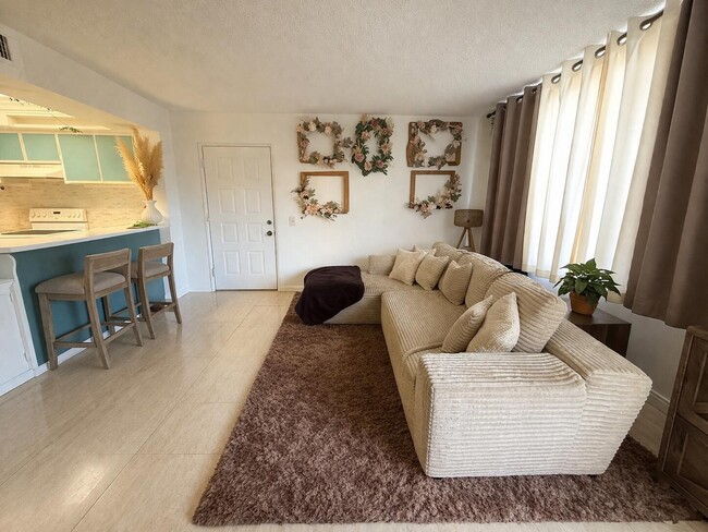 Building Photo - 728 Executive Center Dr