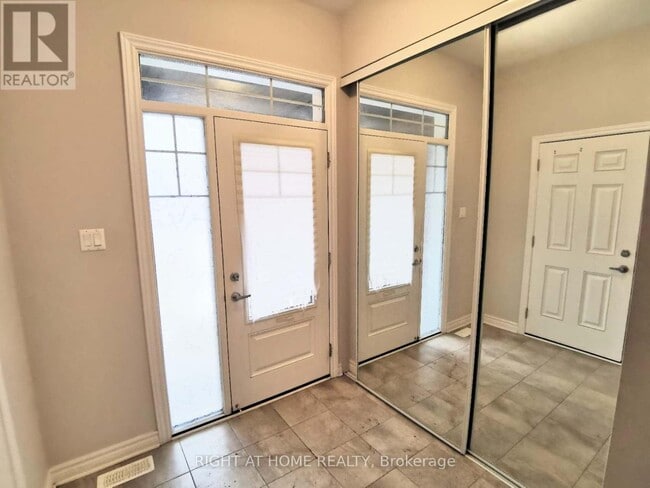 Photo du bâtiment - 2452 Waterlilly Way