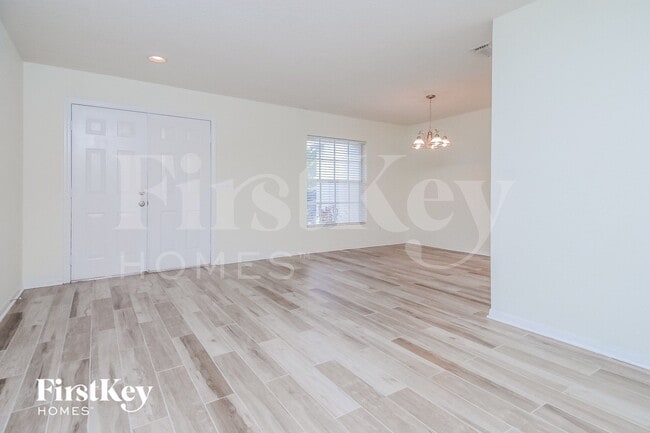 Foto del edificio - 17006 Falconridge Rd