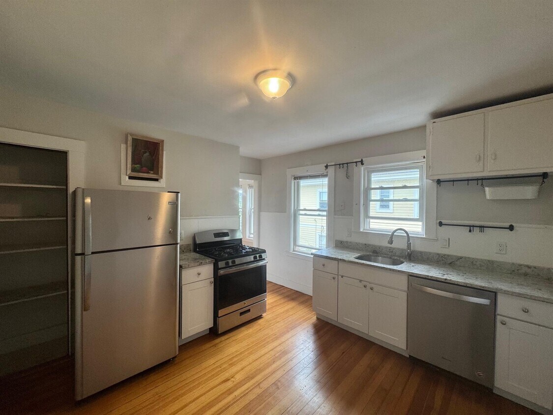 Primary Photo - 48 Standish St