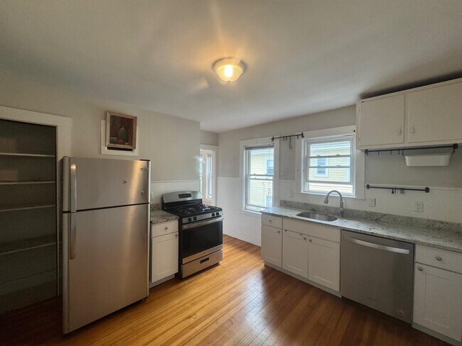 Building Photo - 48 Standish St