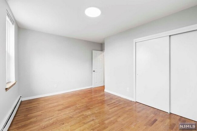 Building Photo - 260 Undercliff Ave