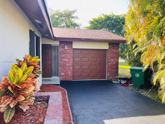Building Photo - 2219 Nova Village Dr
