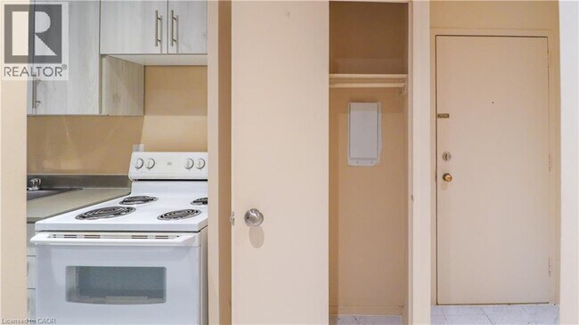 Photo du bâtiment - 84 SECOND Street Unit# 205